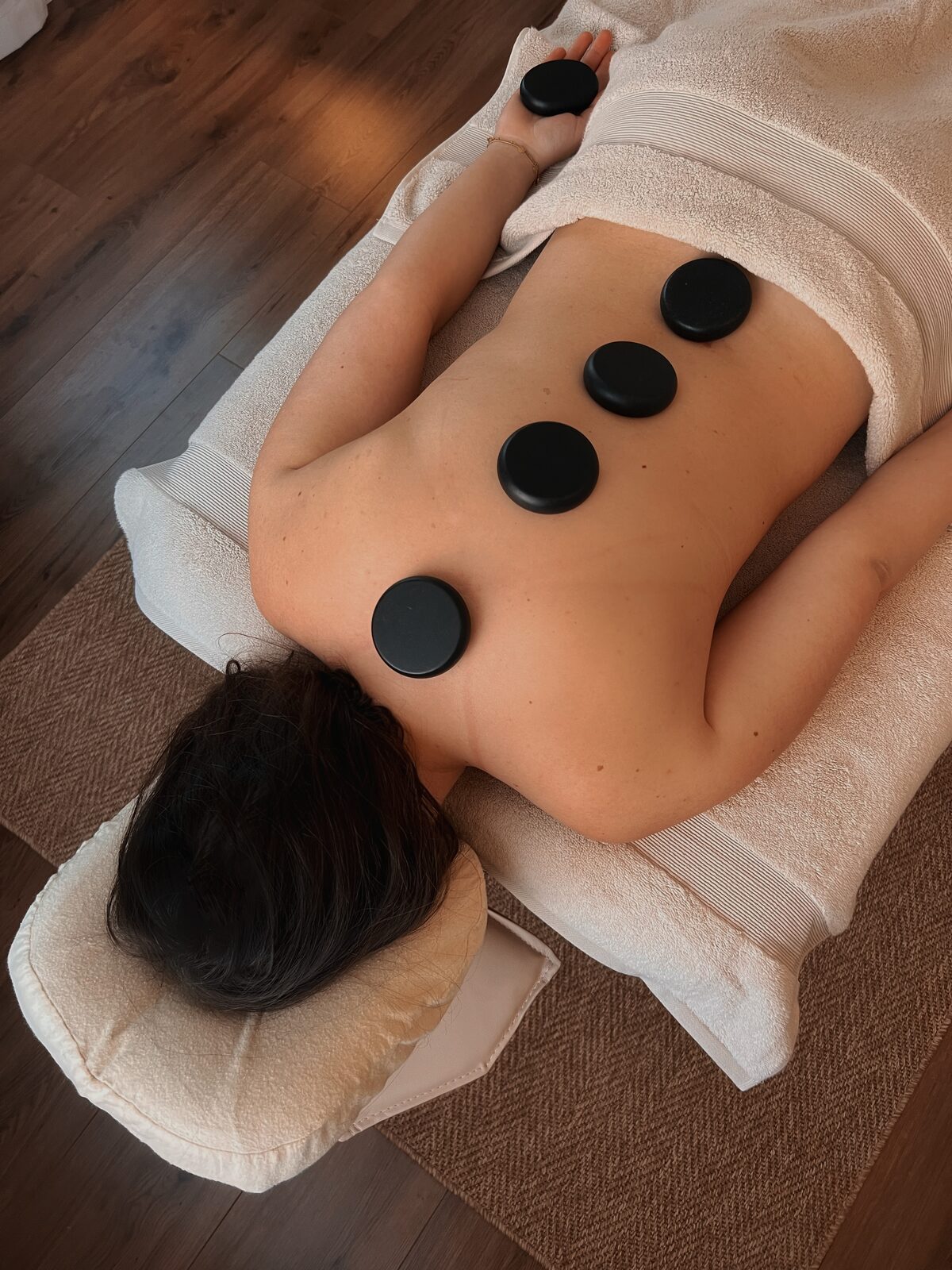 Hot Stone Massage von oben